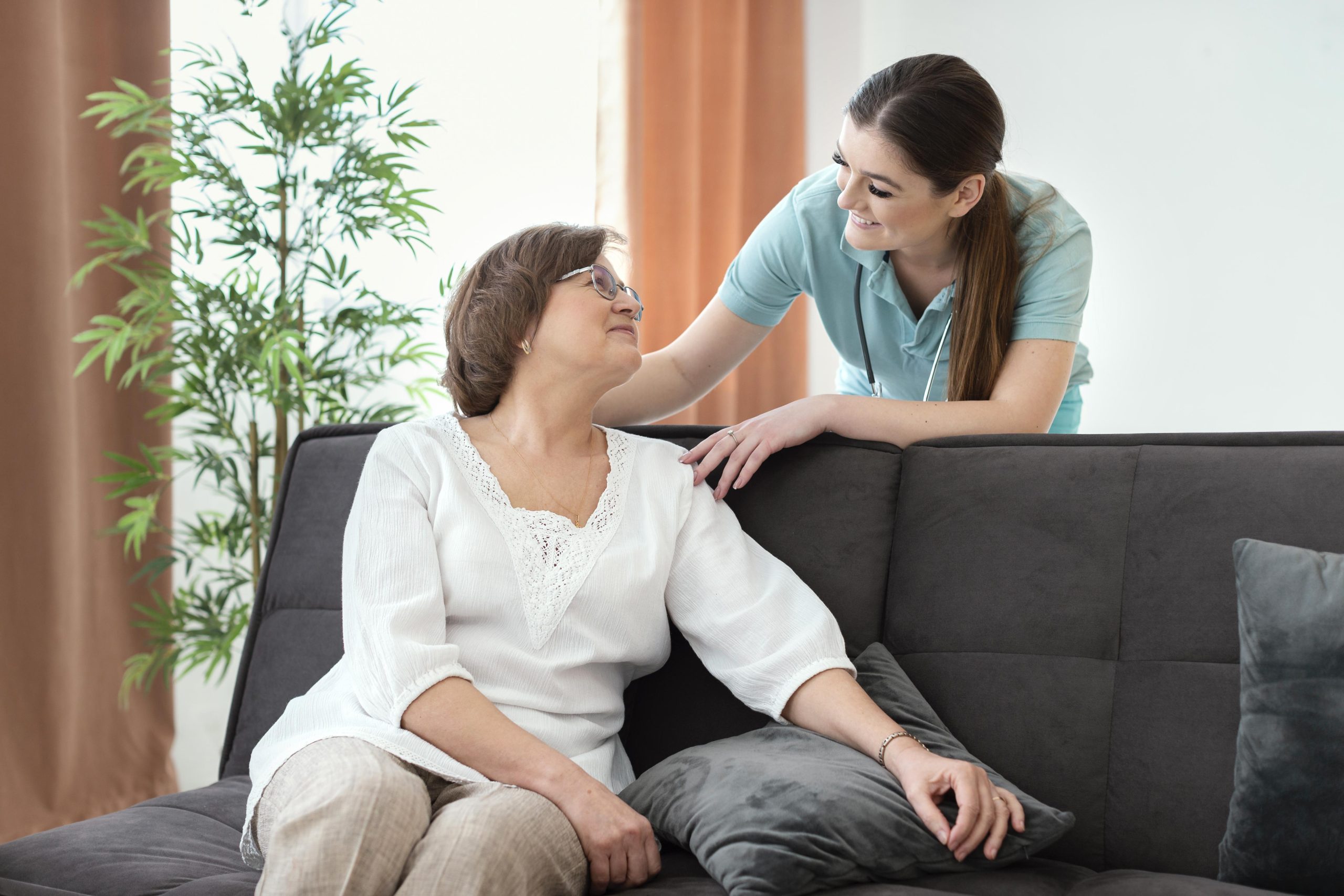 medium-shot-women-looking-each-other